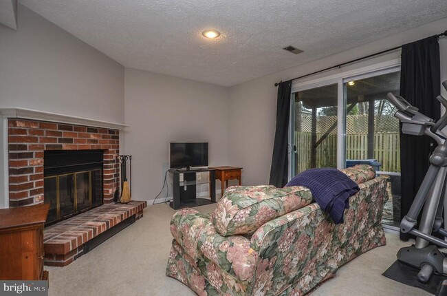 Building Photo - 27 Cross Country Ct