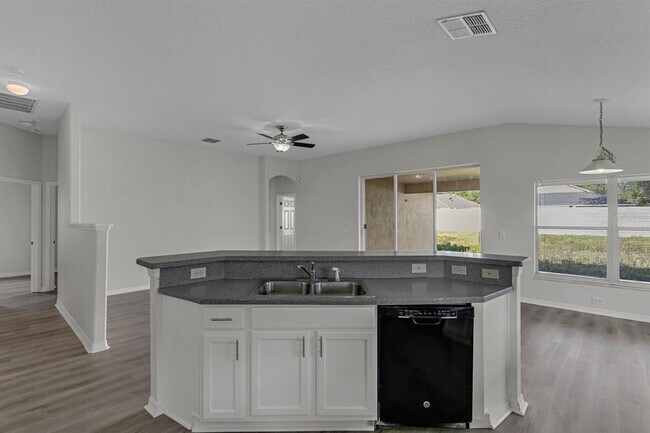 Building Photo - 15412 Montilla Loop