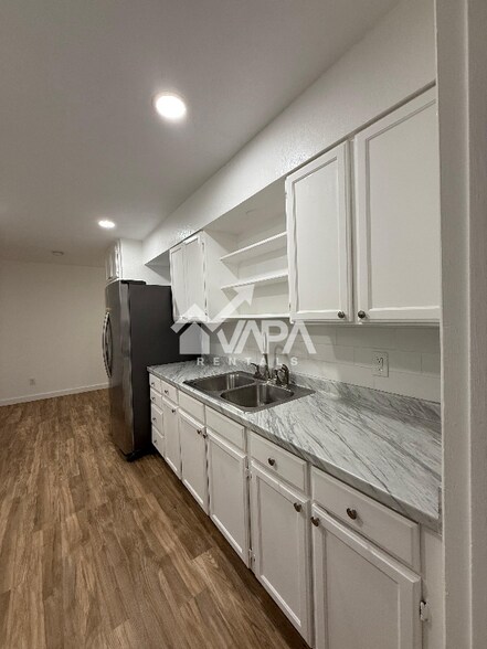 Building Photo - 319 Surrels Ave