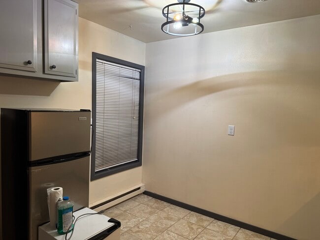 Building Photo - 3904 Sunset Square