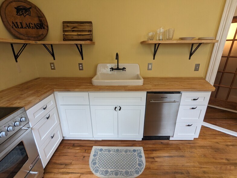 Building Photo - 241 Spring St