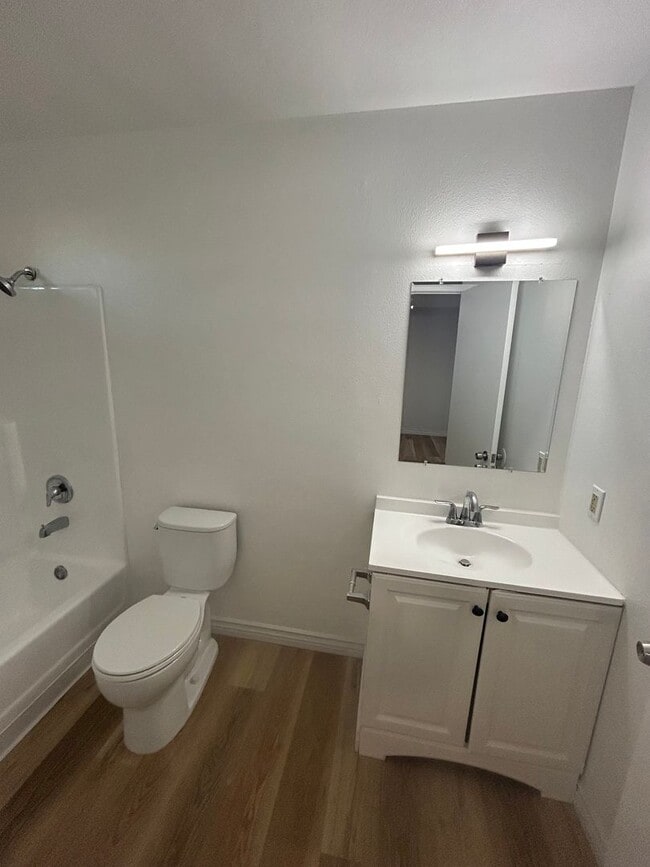 Building Photo - Charming Renovated 3 Bedroom/2 Bath Single...