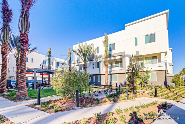 Building Photo - 1896 S Westside Dr