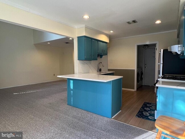 Building Photo - 5 Emily Ct