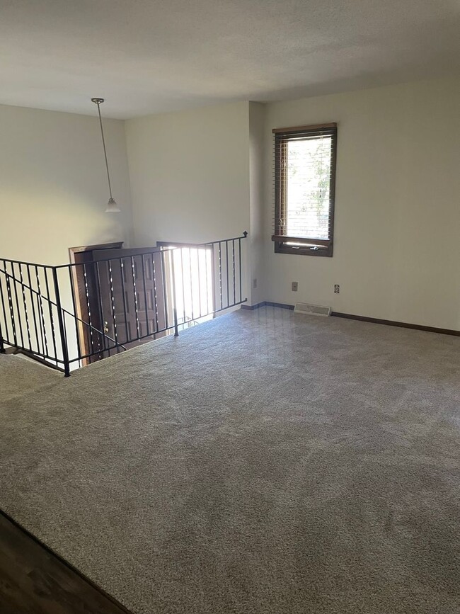 Building Photo - Blaine Townhome for Rent