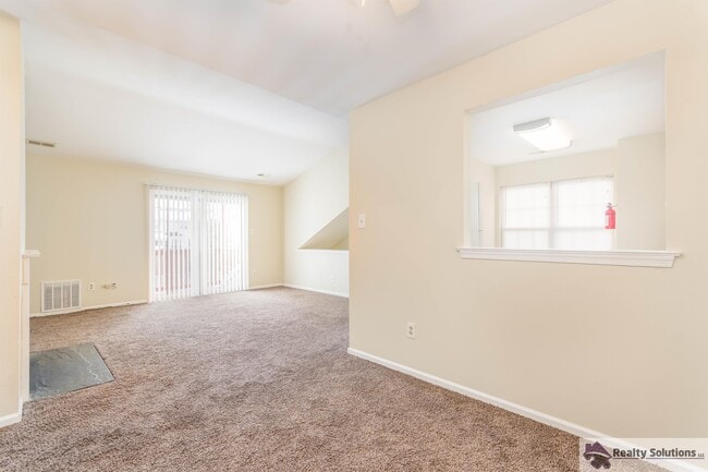 Building Photo - 514 Cascade Ct