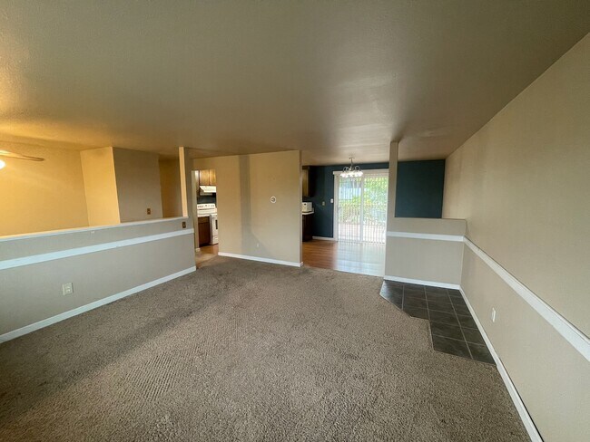 Building Photo - 1017 N Viewmont Dr