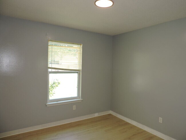 Building Photo - Easy access to Whiting Field!