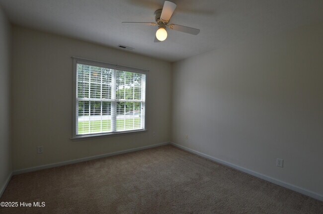 Building Photo - 120 Walnut Hills Dr