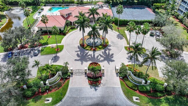 Building Photo - 255 West End Dr