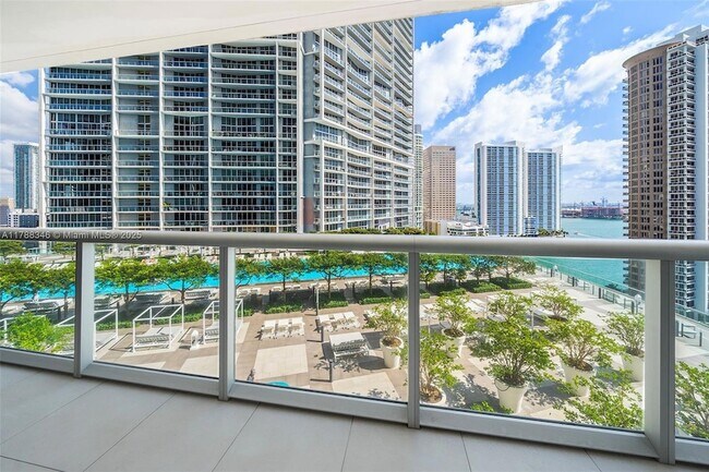 Building Photo - 495 Brickell Ave