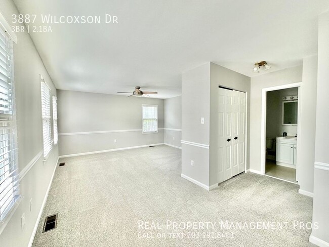 Building Photo - Gorgeous End Unit in Fairfax City!