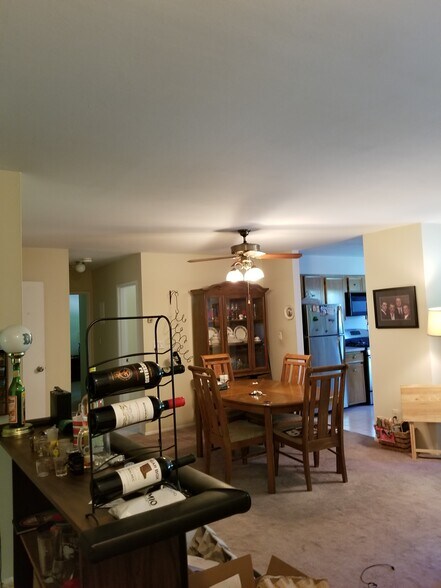 Dining Room - 152 N Broadway