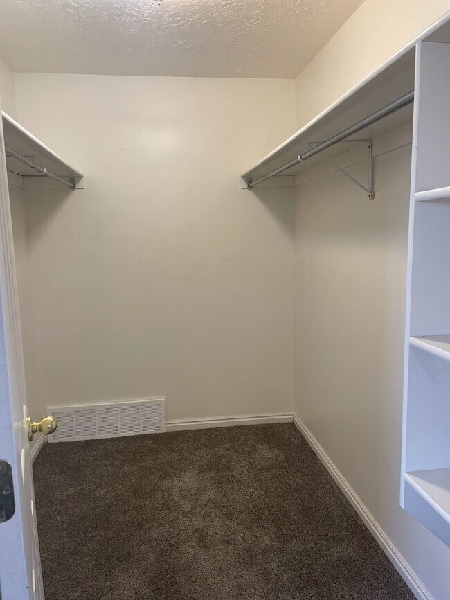 Building Photo - 3315 E Windhover Rd