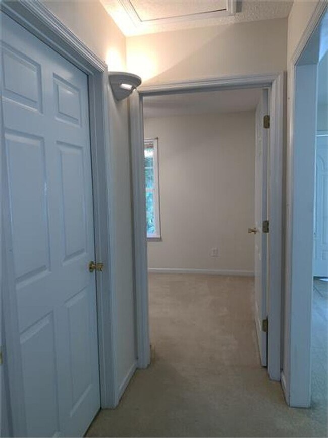 Building Photo - 1437 Alpine Dr