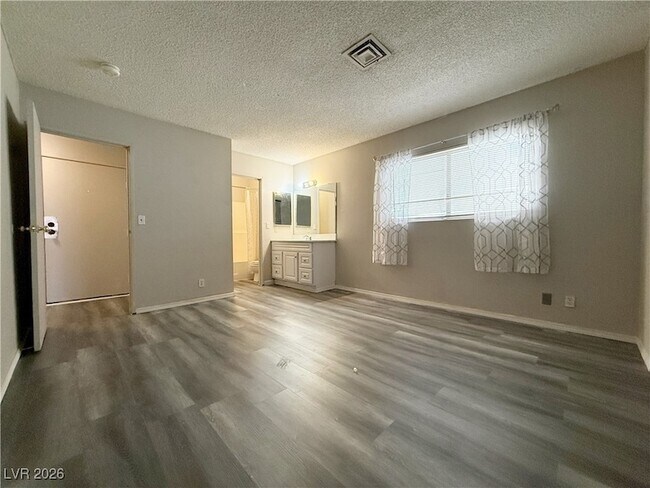 Building Photo - 5206 Golden Ln