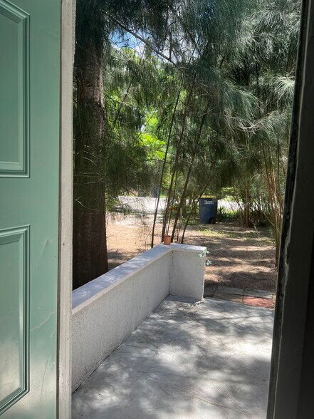 Building Photo - 1516 Carmel Ave