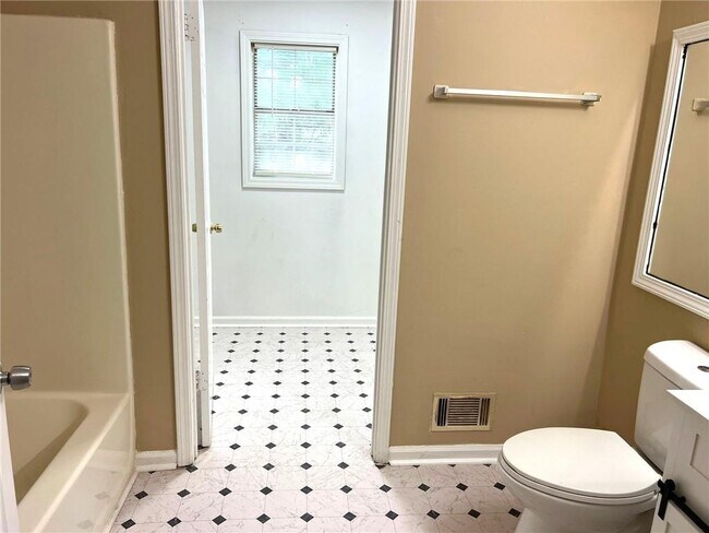 Building Photo - 2868 Rocky Pointe Way