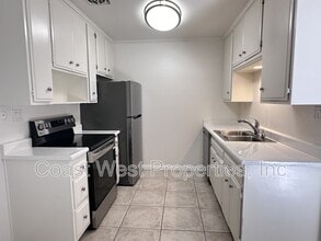 Building Photo - 1810 Broadway St