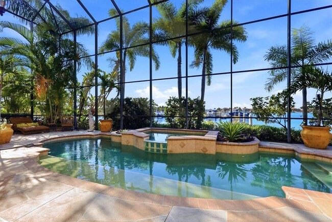 Building Photo - 1007 3rd St E