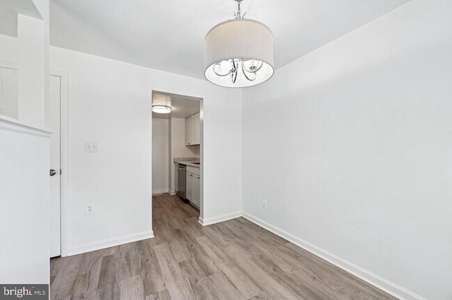 Building Photo - 5 Dendron Ct