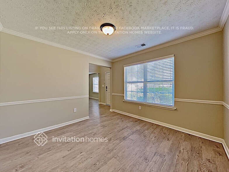Building Photo - 320 Birchmere Close SW