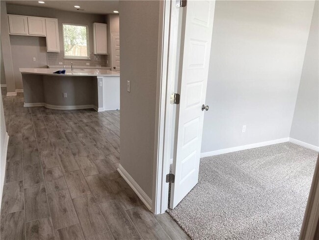 Building Photo - 2216 Limestone Lake Dr