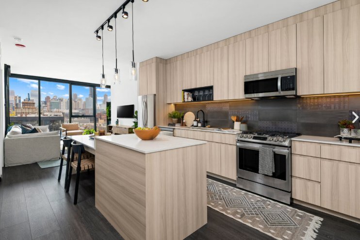 Building Photo - 1390 W Randolph St