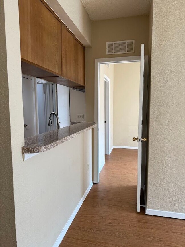 Building Photo - K039 - Croix #223