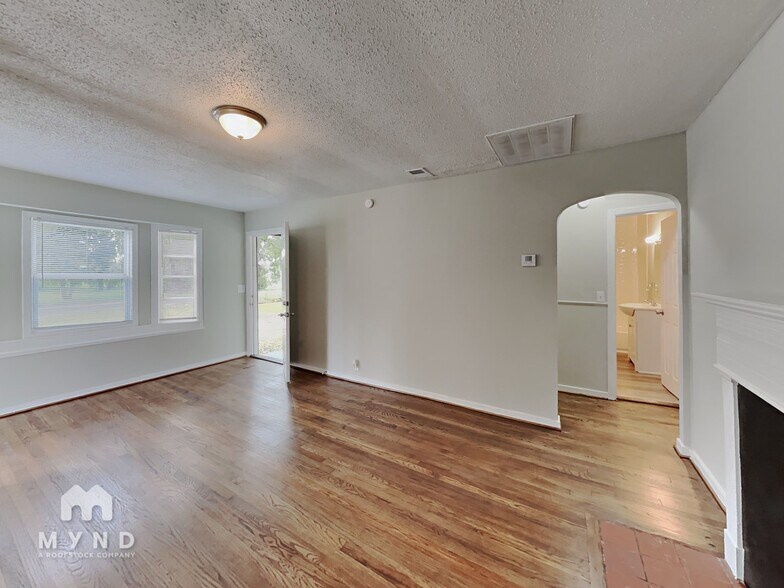 Building Photo - 713 Woodward Rd