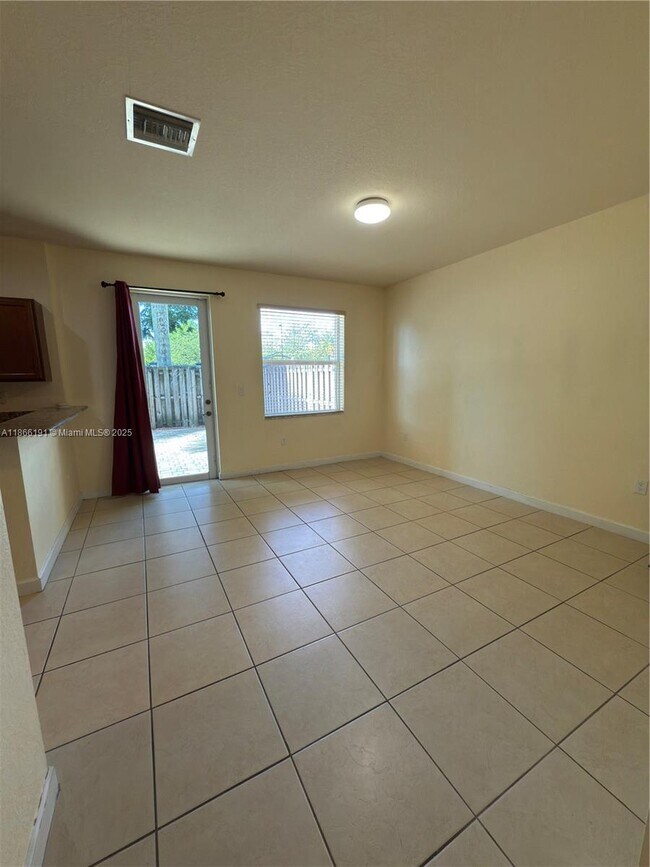Building Photo - 14728 SW 25th Ln