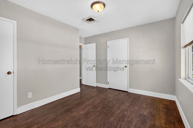 Building Photo - 426 Plaza Ave