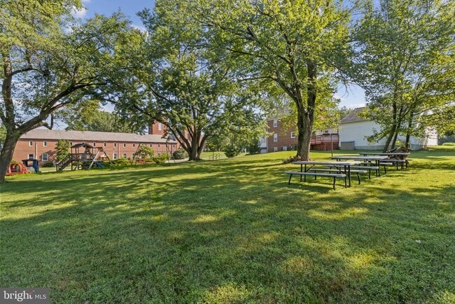 Building Photo - 15118 Liberty Grove Dr