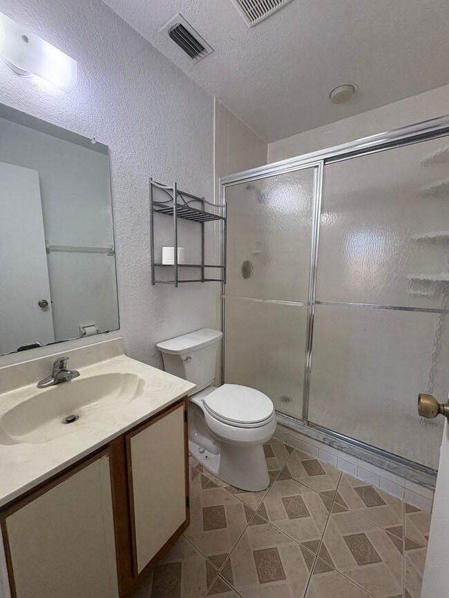 Building Photo - 4008 Oakview Dr