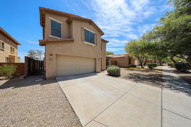 Building Photo - Welcome to this spacious 4 bedroom, 2.5 ba...