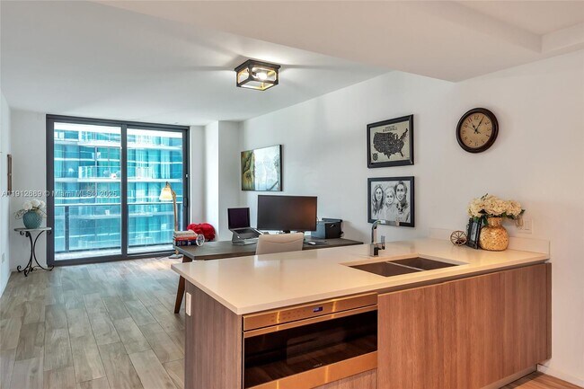 Building Photo - 801 S Miami Ave