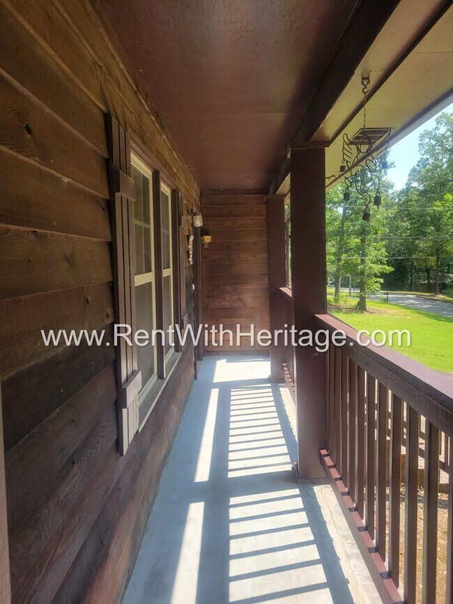 Building Photo - Gorgeous 3bd/2bath Brick Home/ Attention To Detail/ Upgrades Galore/ Great Location