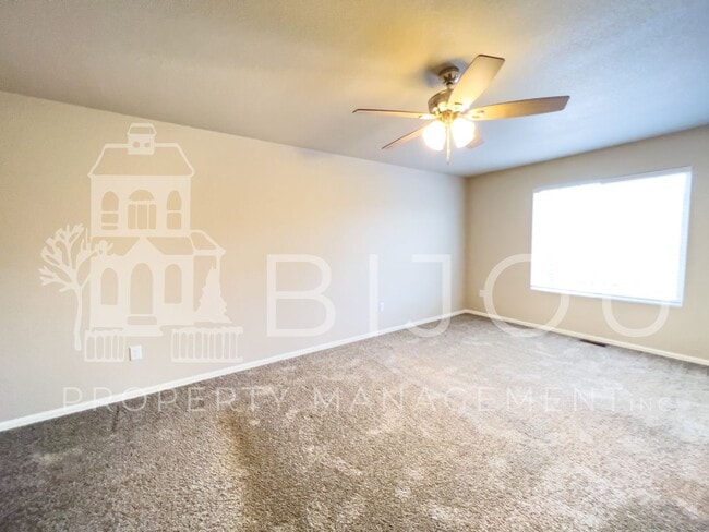 Building Photo - 7661 Silver Larch Pt