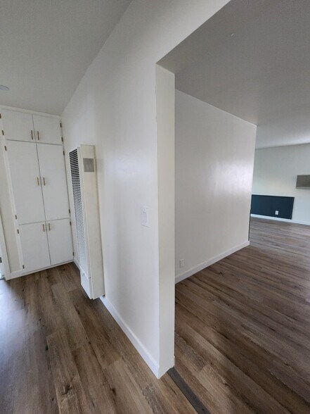 Building Photo - 1414 S Orange Grove Ave