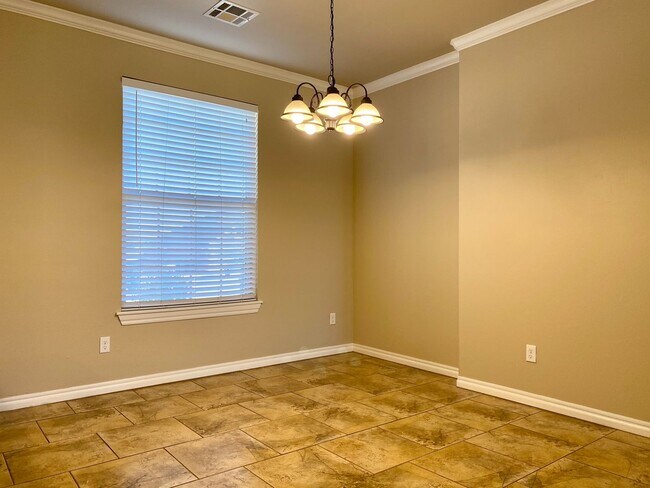 Building Photo - Beautiful 4 Bed, 2 Bath in Deer Creek Schools!