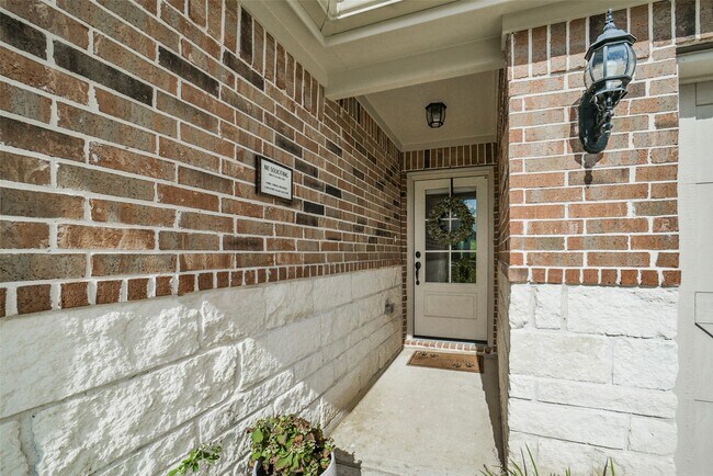 Building Photo - 221 Woods Rose Ct
