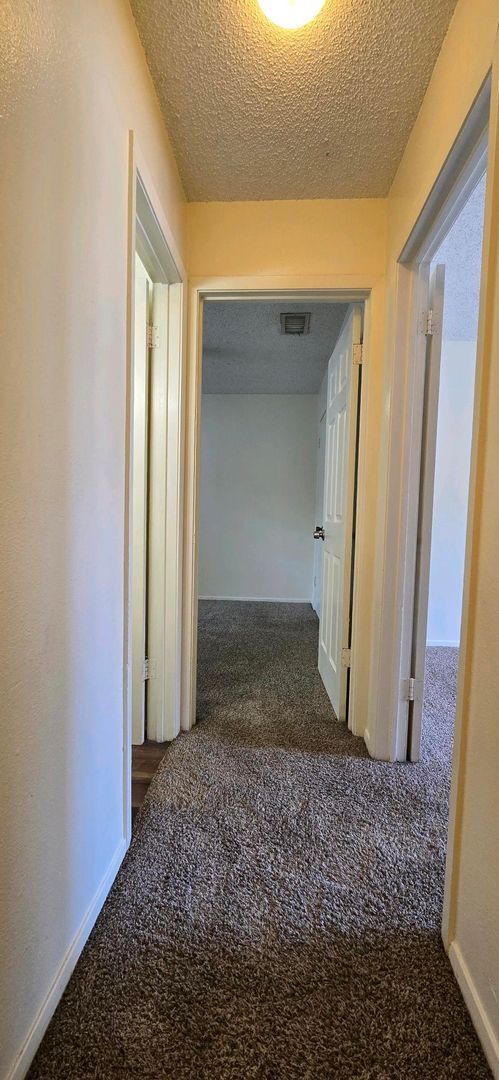 Building Photo - Tour Today!  2/1.5 Townhome in Longview