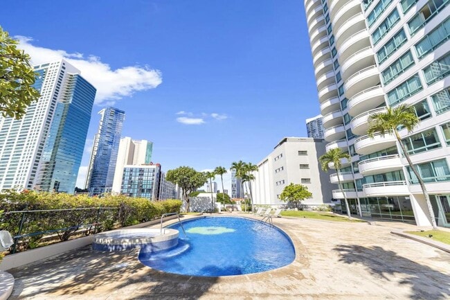 Building Photo - 1341 Kapiolani Blvd