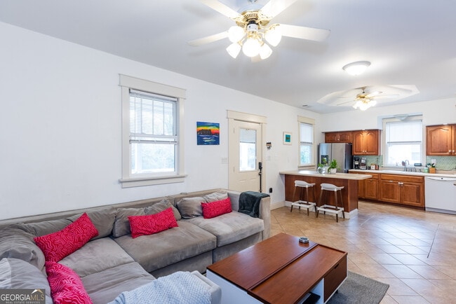 Building Photo - 1698 Temple Ave