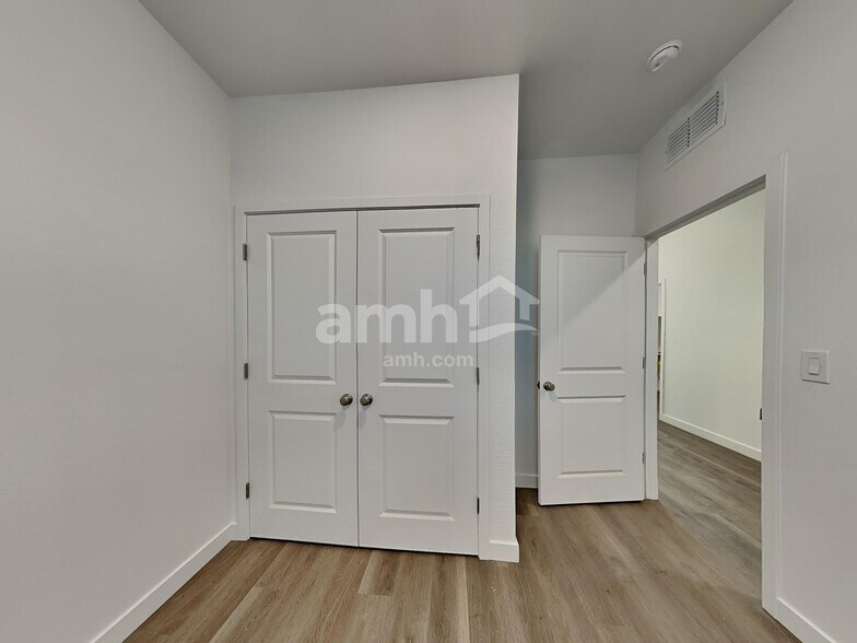 Building Photo - 6971 N 125th Dr