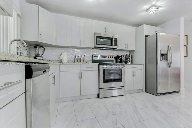 Building Photo - 211 SW 4 Ave