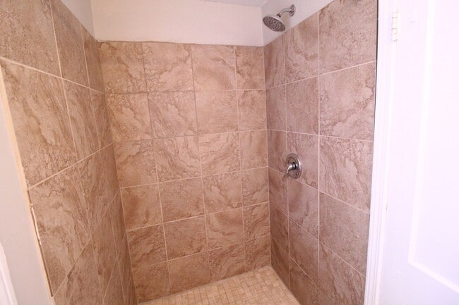 Building Photo - March FREE On This 3 Bedroom 2 Bath Duplex