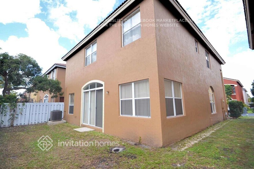 Building Photo - 3728 SW 50th Ct