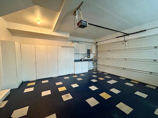 Building Photo - 10691 SW Celeste Ln