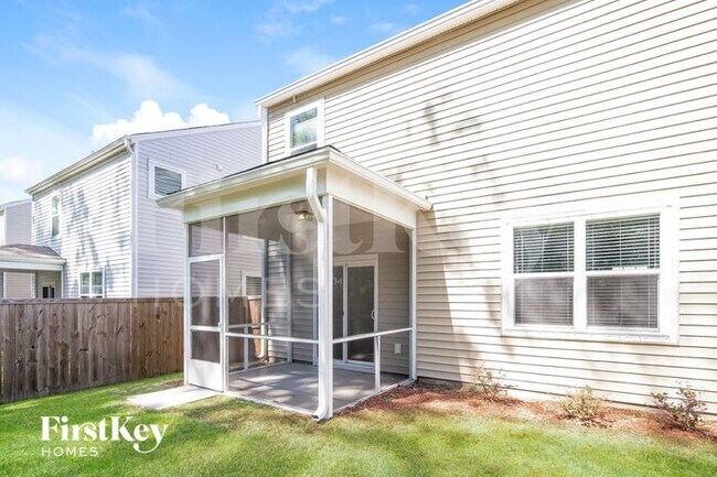 Building Photo - 9680 Roseberry St